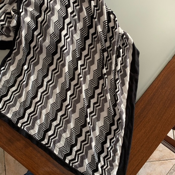 Fenn Wright Manson (M) woman’s sweater - Picture 10 of 10